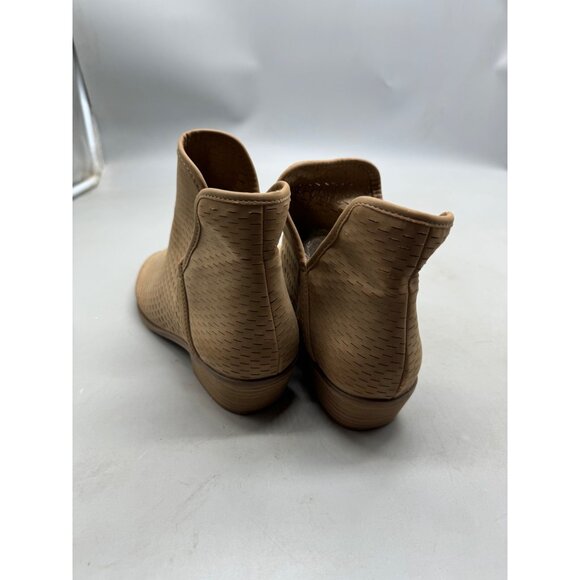Tan Perforated Ankle Boots For Women Size 8.5 chunk 1" heal slip on V-sides READ - Picture 3 of 14